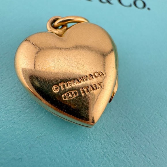 RARE Tiffany & Co. 14k Love Locket in Yellow Gold ✨ - Picture 4 of 6
